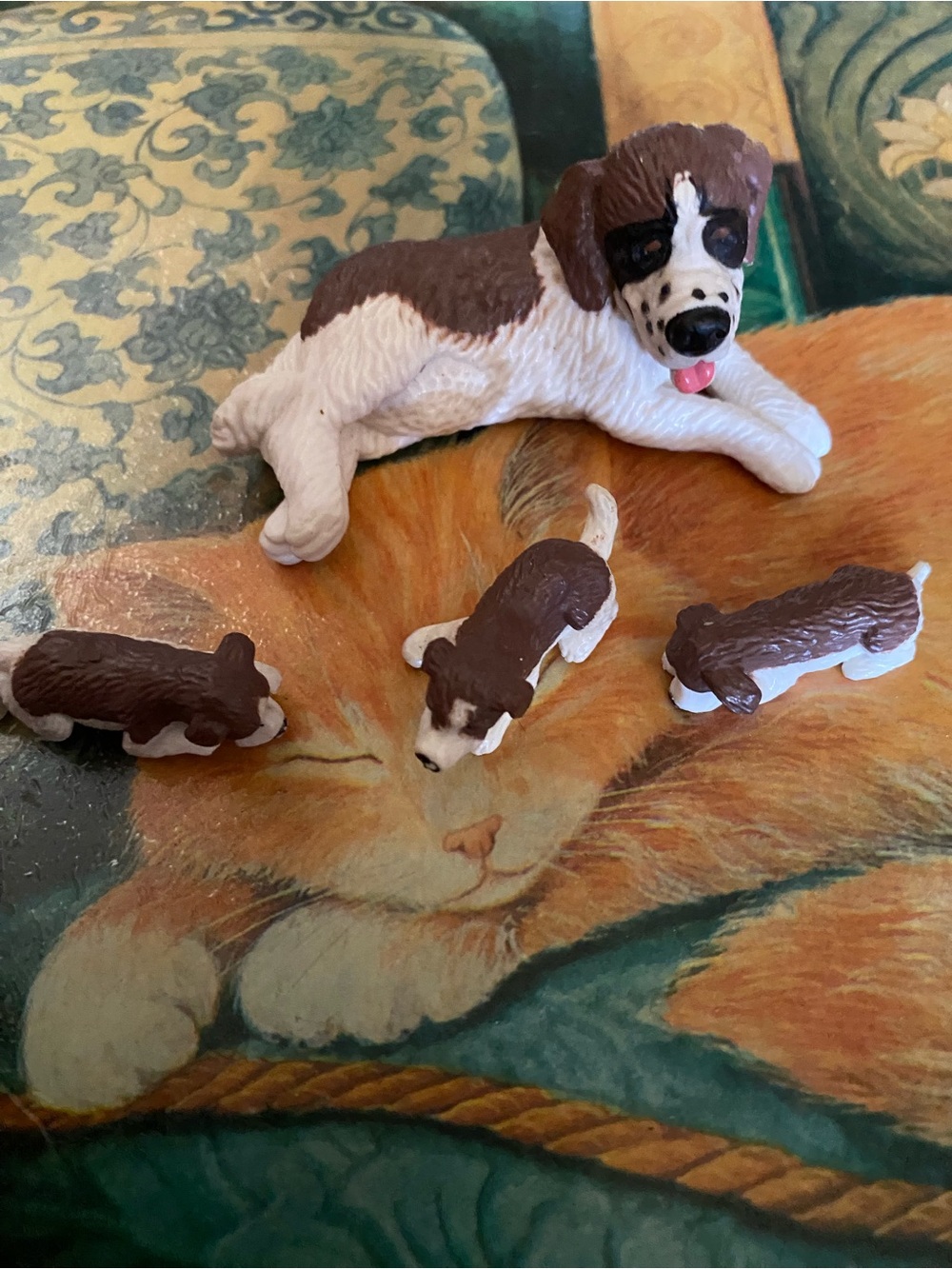 vintage 1994 Puppy In My Pocket St. Bernard family figurines with 3 puppies